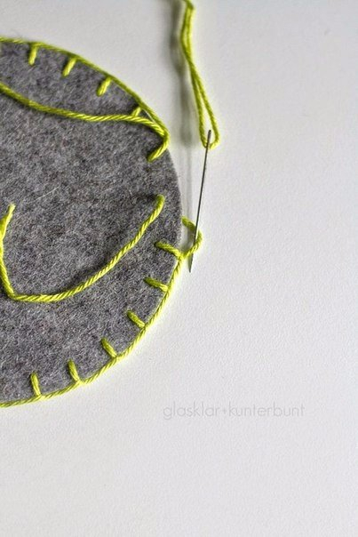 Подставка под горячее из войлока с обвязкой крючком