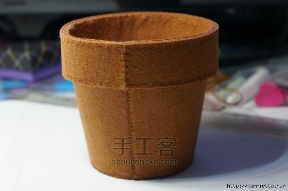 Горшочек с сиреневыми ромашками из фетра.