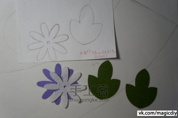 Горшочек с сиреневыми ромашками из фетра.