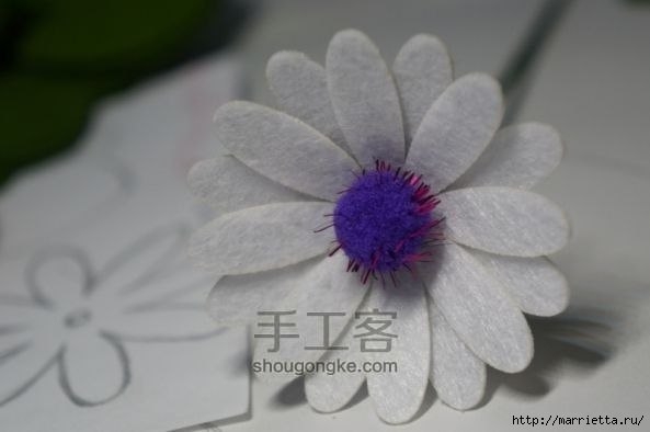 Горшочек с сиреневыми ромашками из фетра.