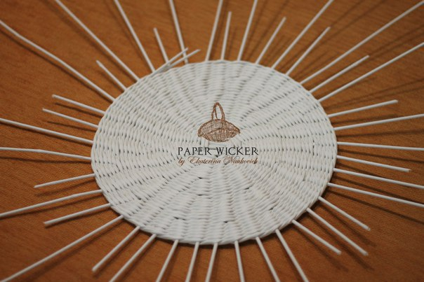 Клеточка из газетных трубочек