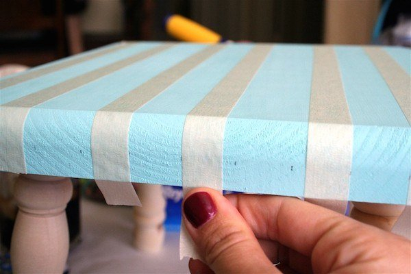 Несколько взмахов кистью, и обычная табуретка превращается в стильную