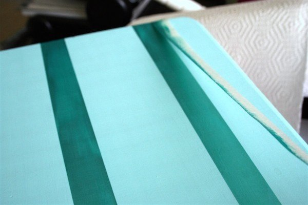 Несколько взмахов кистью, и обычная табуретка превращается в стильную