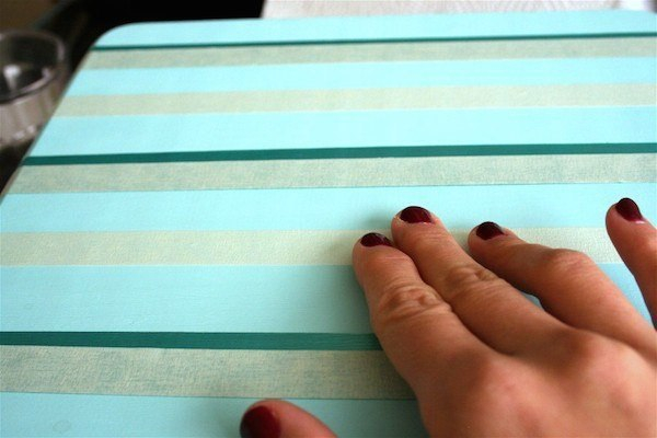 Несколько взмахов кистью, и обычная табуретка превращается в стильную