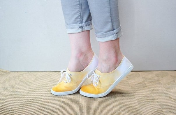 Окрашивание кед техникой Омбре