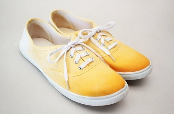 Окрашивание кед техникой Омбре