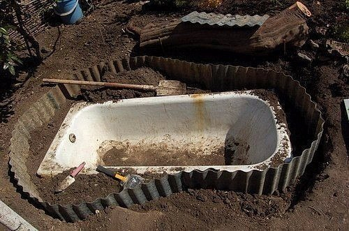 Пруд из старой ванны Пруд из старой ванны