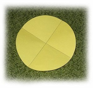 Цветы из бумаги для праздничной сервировки