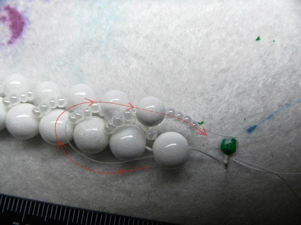 Вот какой браслет можно сплести из бусин