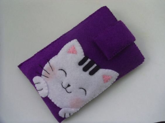 Идеи фетровых чехлов на телефон