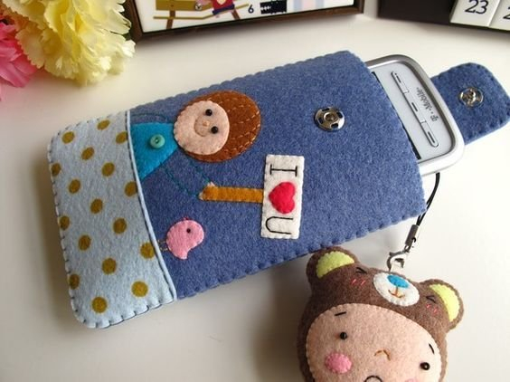 Идеи фетровых чехлов на телефон