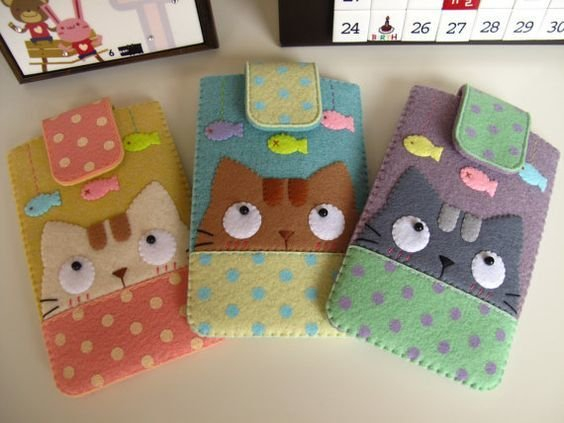 Идеи фетровых чехлов на телефон