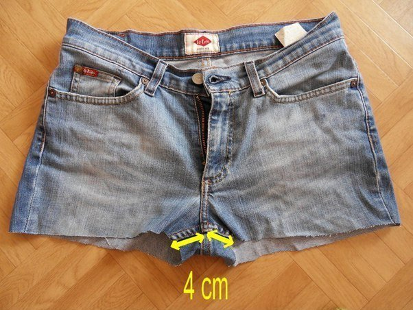 Как переделать старые джинсы в стильные весенние шорты Как переделать старые джинсы в стильные весенние шорты
