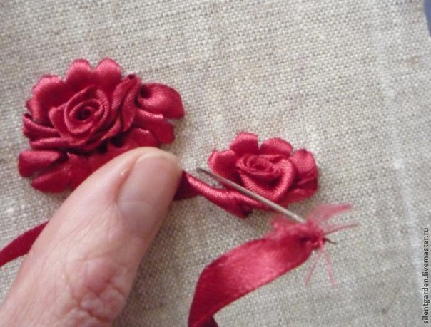 Мини МК по вышивке лентами