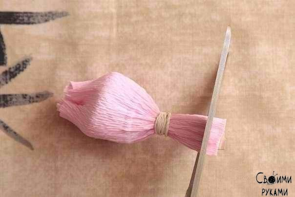 Розочка из гофрированной бумаги - легкий урок.