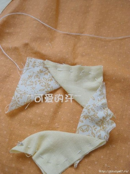 Двухцветный цветок-украшение из ткани