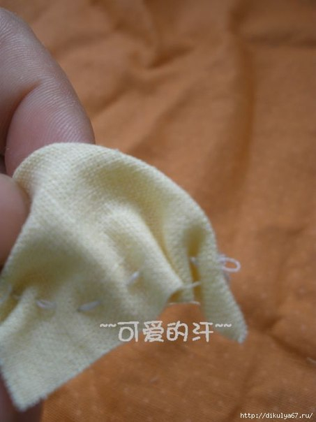 Двухцветный цветок-украшение из ткани