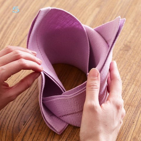 На скорую руку. Ваза из салфетки к праздничному столу На скорую руку. Ваза из салфетки к праздничному столу