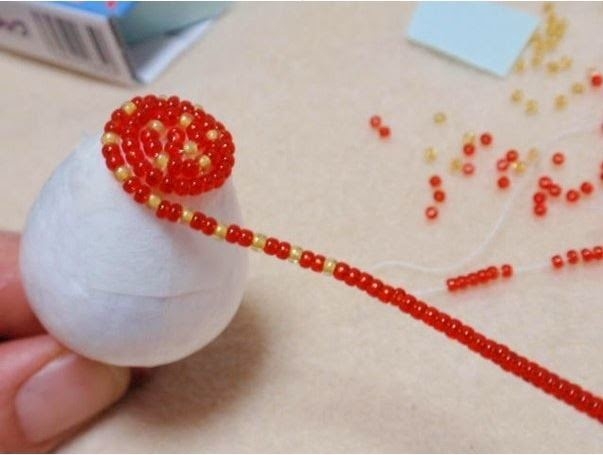 Клубничка из бисера
