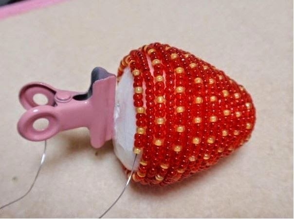 Клубничка из бисера
