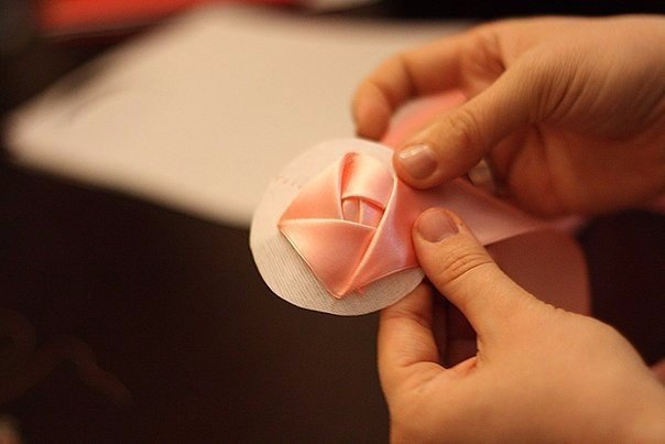 Цветы из ленты.