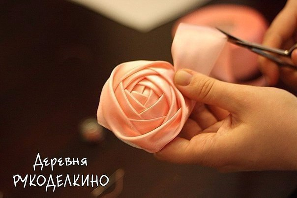 Цветы из ленты.