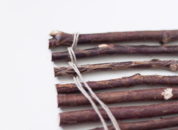 Эко-подставка под горячее из веток