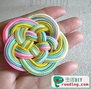 Цветок из шнура