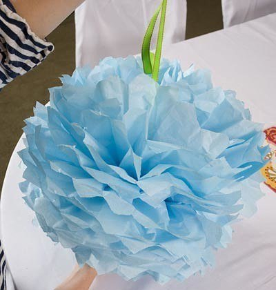 Интерьерные шары из гофрированной бумаги в качестве праздничного декора