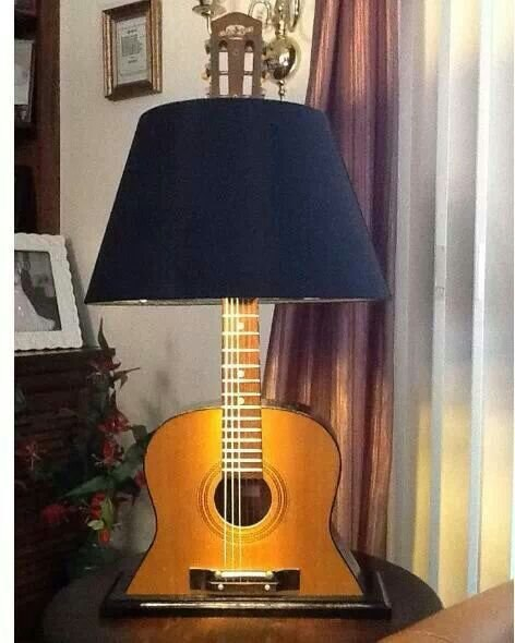 Из гитары...