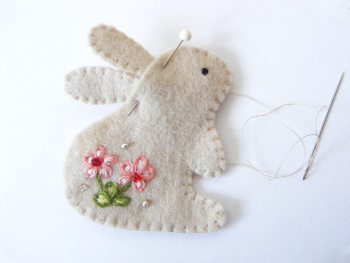брошь - милый кролик от imanufatti