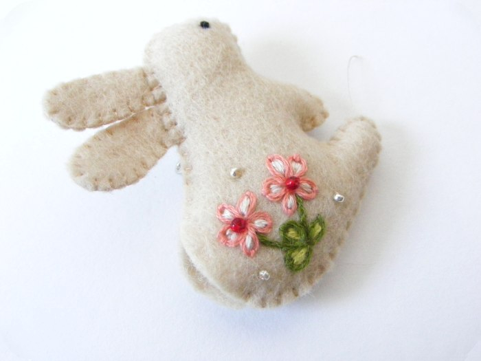 брошь - милый кролик от imanufatti