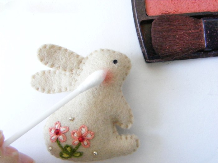 брошь - милый кролик от imanufatti