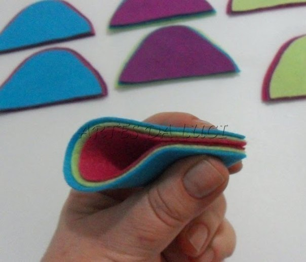 Фетровый цветочек.