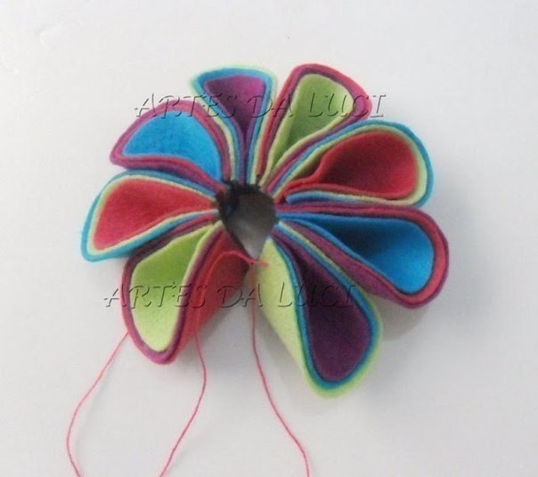 Фетровый цветочек.
