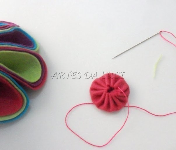 Фетровый цветочек.