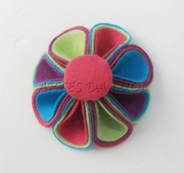 Фетровый цветочек.