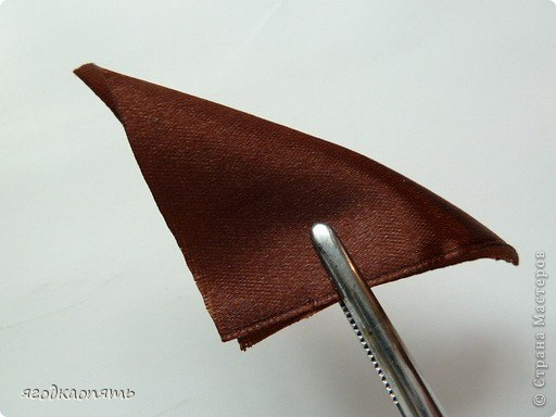 Каллы брошка. Цветы из ленты.