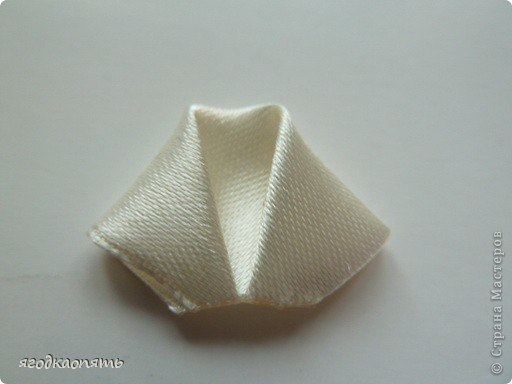 Каллы брошка. Цветы из ленты.