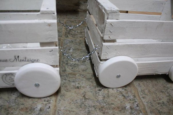 Отличная идея: паровозик для цветов, который украсит ваш загородный участок