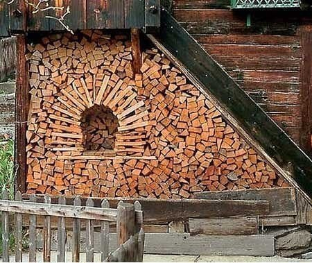 Творческий подход к складыванию дров
