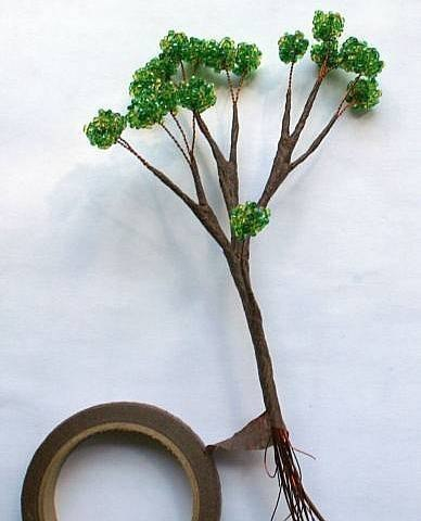 Дерево бонсай из проволоки и бисера