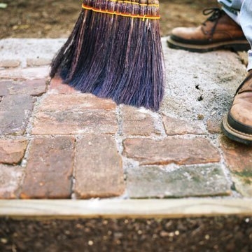 Укладка тротуарной брусчатки своими руками.
