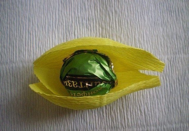 Букет из конфет. Нежные тюльпаны