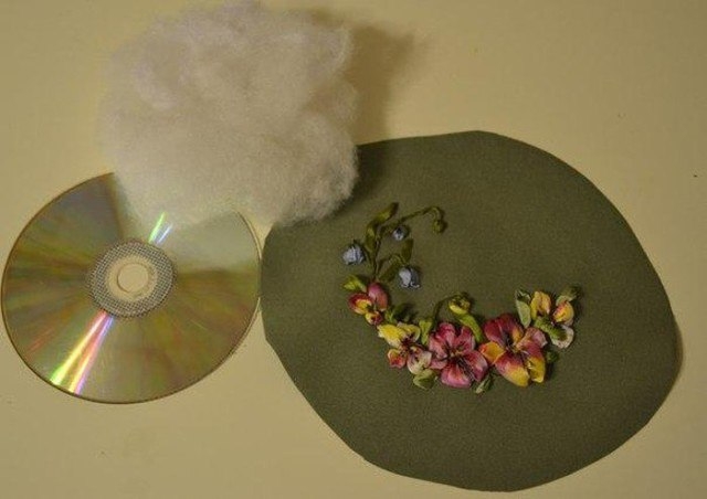 Игольница из двух дисков