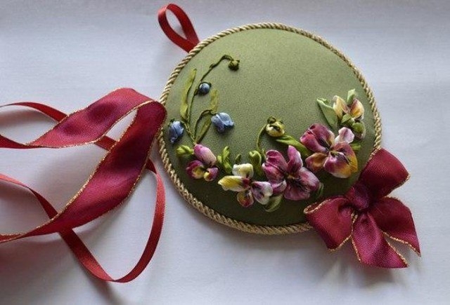 Игольница из двух дисков