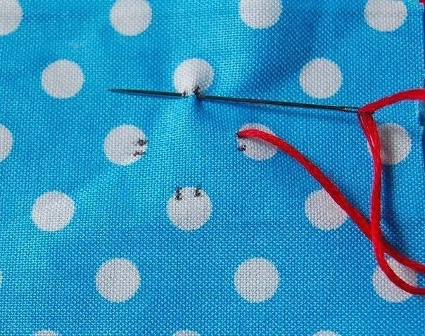 Интересный эффект — буфы на материале в горошек.