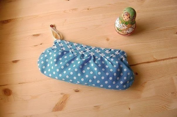 Интересный эффект — буфы на материале в горошек.