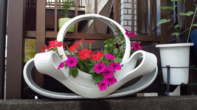 Клумбы для дачи своими руками. Креативные идеи.