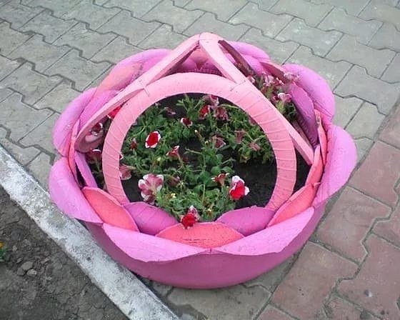 Клумбы для дачи своими руками. Креативные идеи.